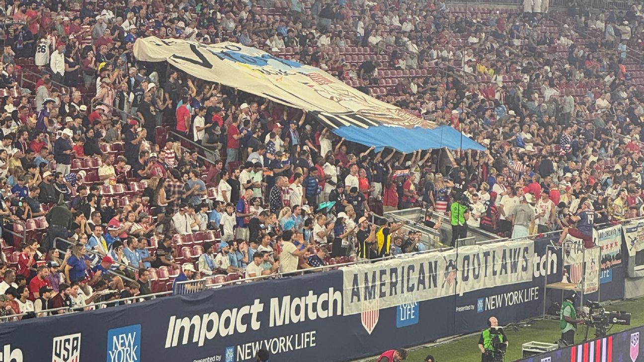 美国队世界杯主题 Tifo 诞生记:坦帕球迷如何把看台做成大场面